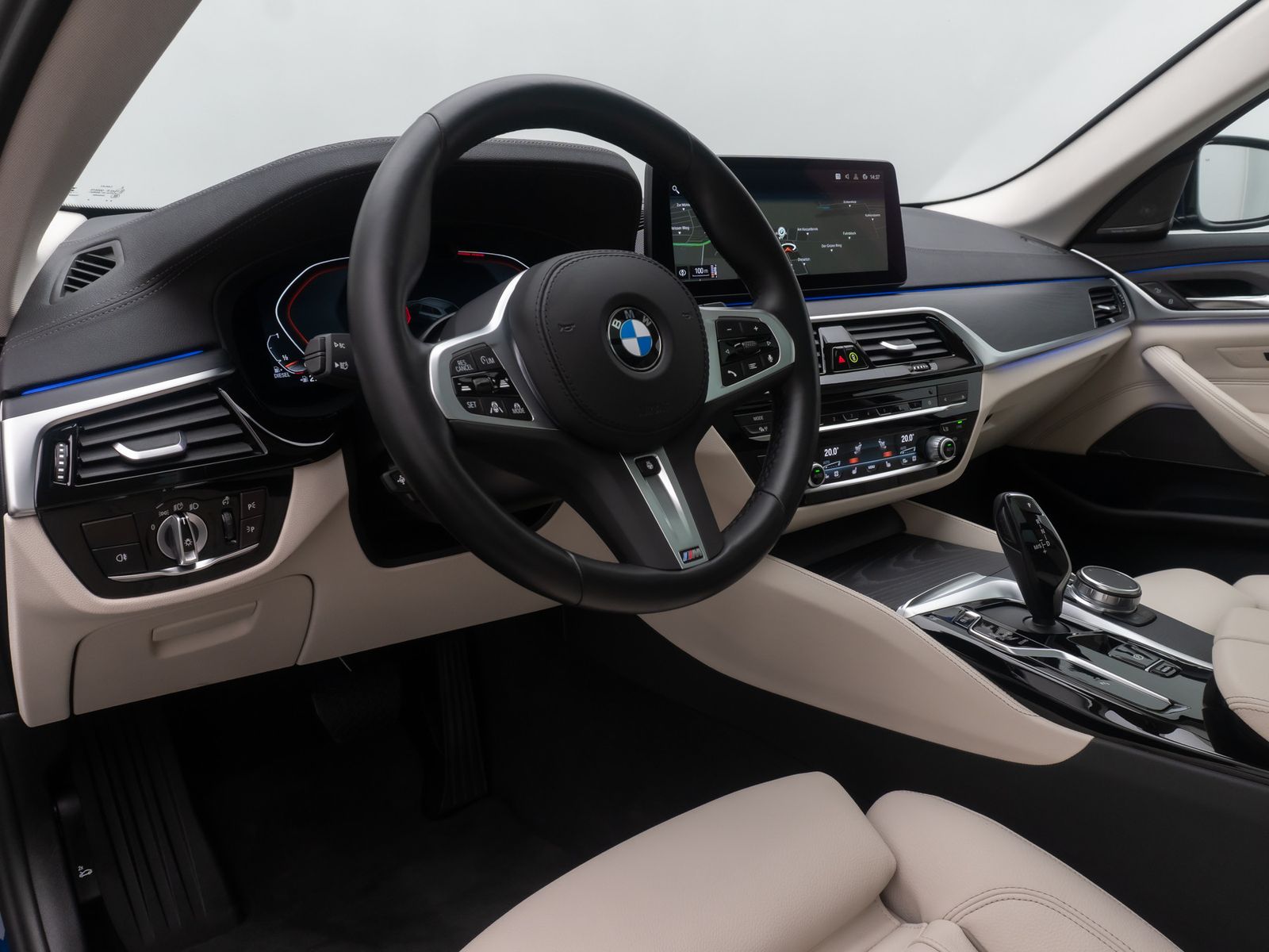 Fahrzeugabbildung BMW 530d xD Luxury Line ACC H/K AHK Panorama HUD 19"