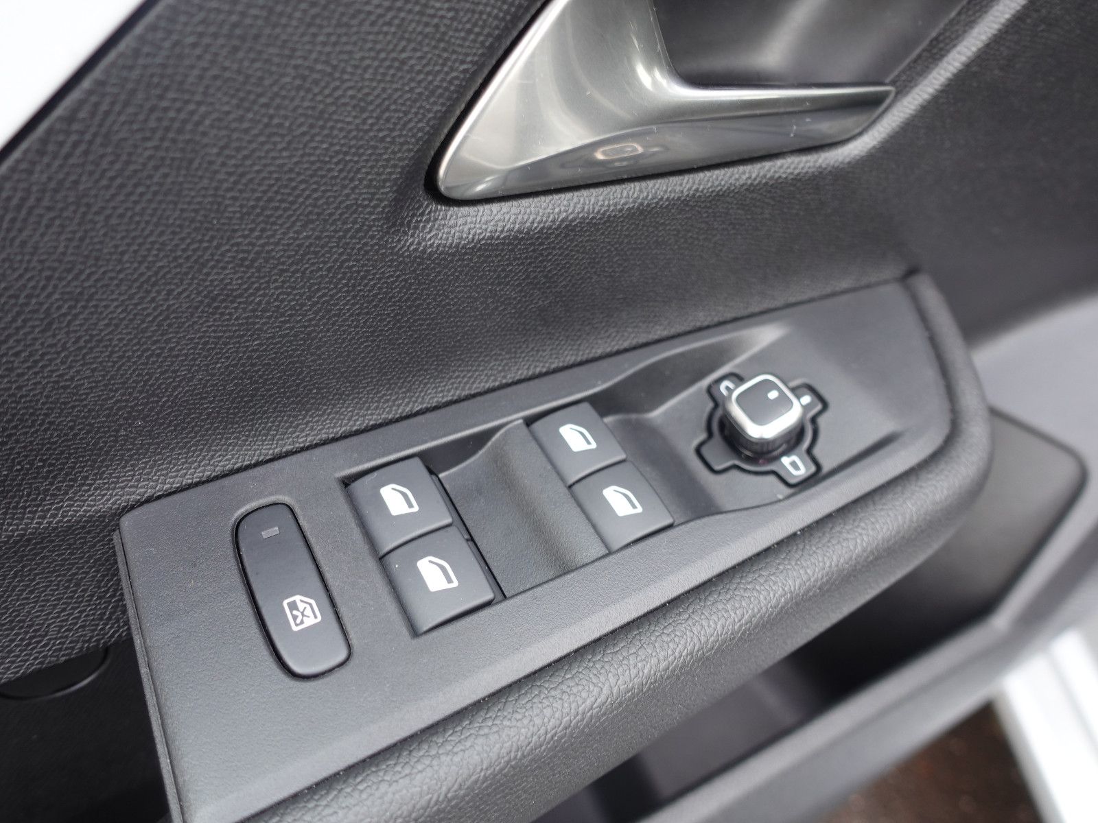 Fahrzeugabbildung Opel Astra 1.2Turbo Edition Allwetter,SHZ,Kamera,PDC