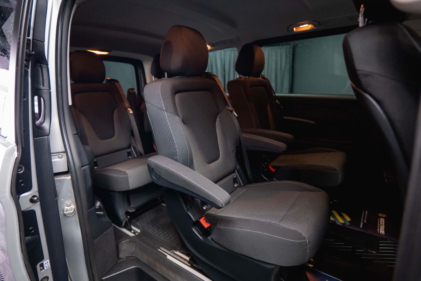 Fahrzeugabbildung Mercedes-Benz V 220 CDI EDITION Sport lang *ACC*DAB*6 Sitze*