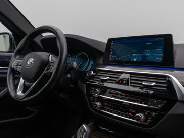 Fahrzeugabbildung BMW 540i Luxury Line HUD ACC LED Kamera 360°