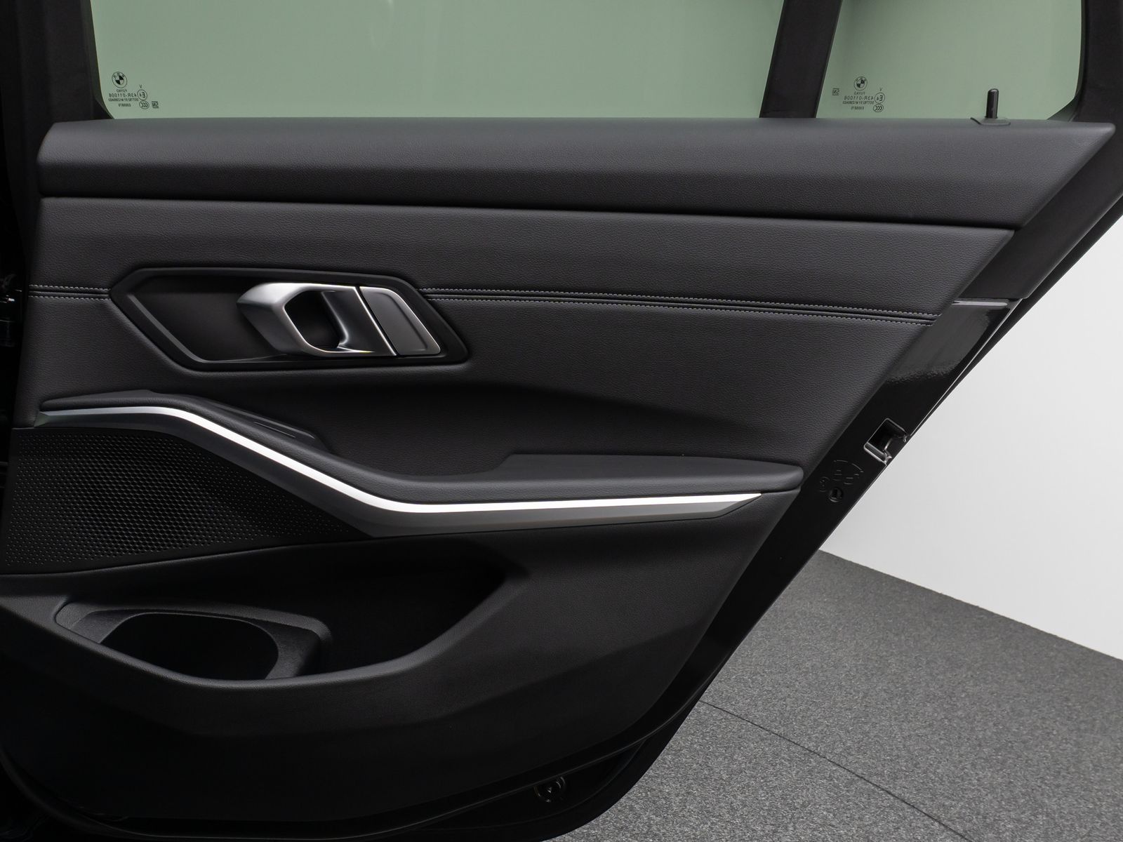 Fahrzeugabbildung BMW 320d  Kamera DAB HiFi DrivAssist Alarm LED Sport