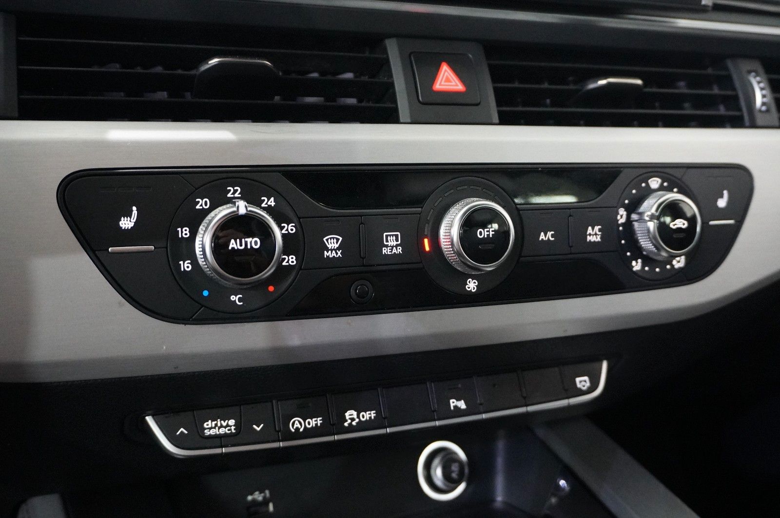 Fahrzeugabbildung Audi A5 Sportback 45 TFSI QUATTRO S-LINE NAVI/MATRIX