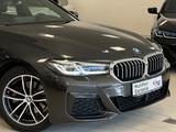 BMW 520d M Sport Park&Driv&BremsAss/StopGo/LenkrHeiz - graue BMW 520