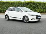 Hyundai i20 Style Kamera-PDC-SHZ-Spur-KeyGo-2.Hand-LED- - gebrauchte Hyundai i20 aus dem Jahr 2015