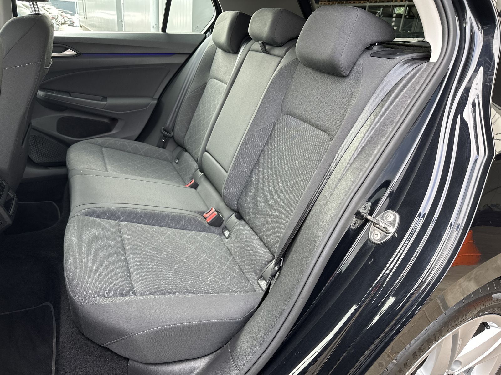 Fahrzeugabbildung Volkswagen Golf 2.0 TDI DSG Life NAV+LED+ACC+CARPLAY+1HD+VC
