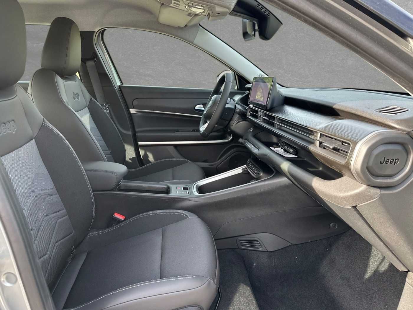 Jeep Avenger Altitude Infotainment+Komfort+Assistenz imagem 3