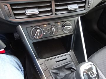 Fotografie 17 des VW Polo 1.0 TSI Life*LED*PDC*Klima*Topzustand