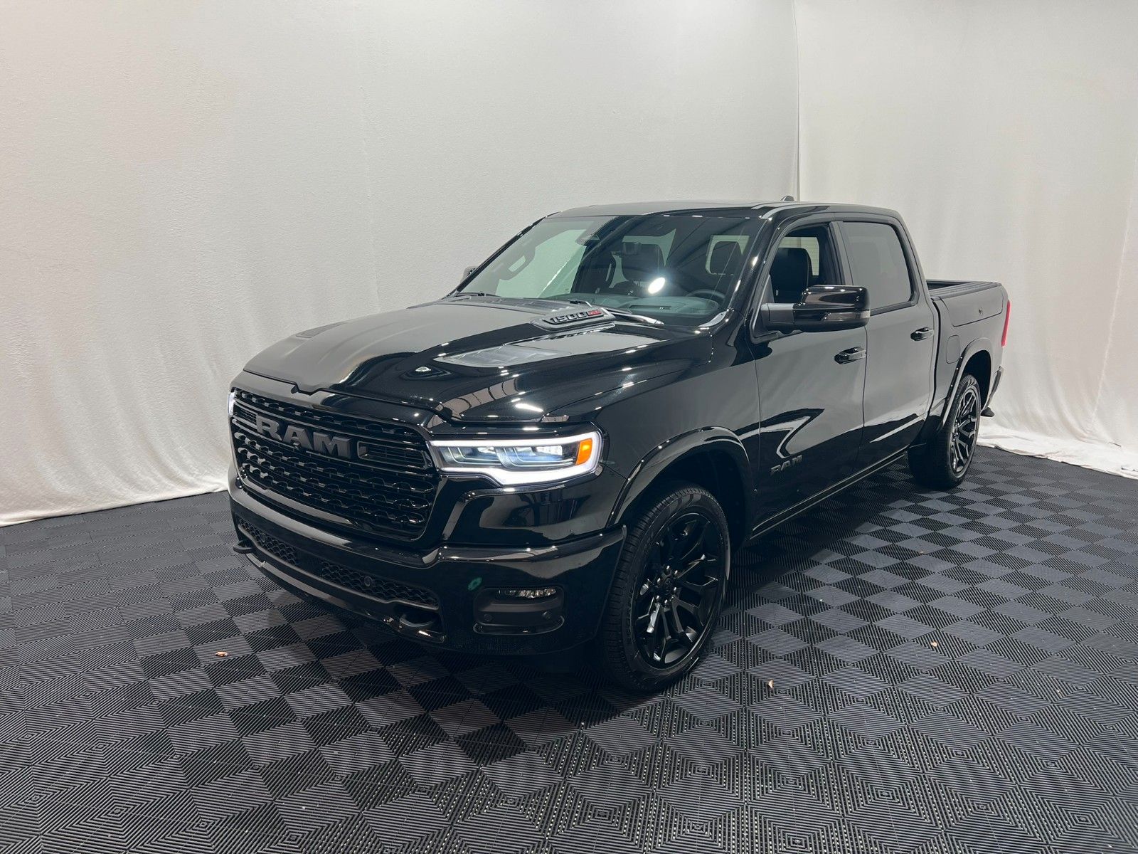 Fahrzeugabbildung Dodge RAM 1500 Limited Night  H/O 3.0L