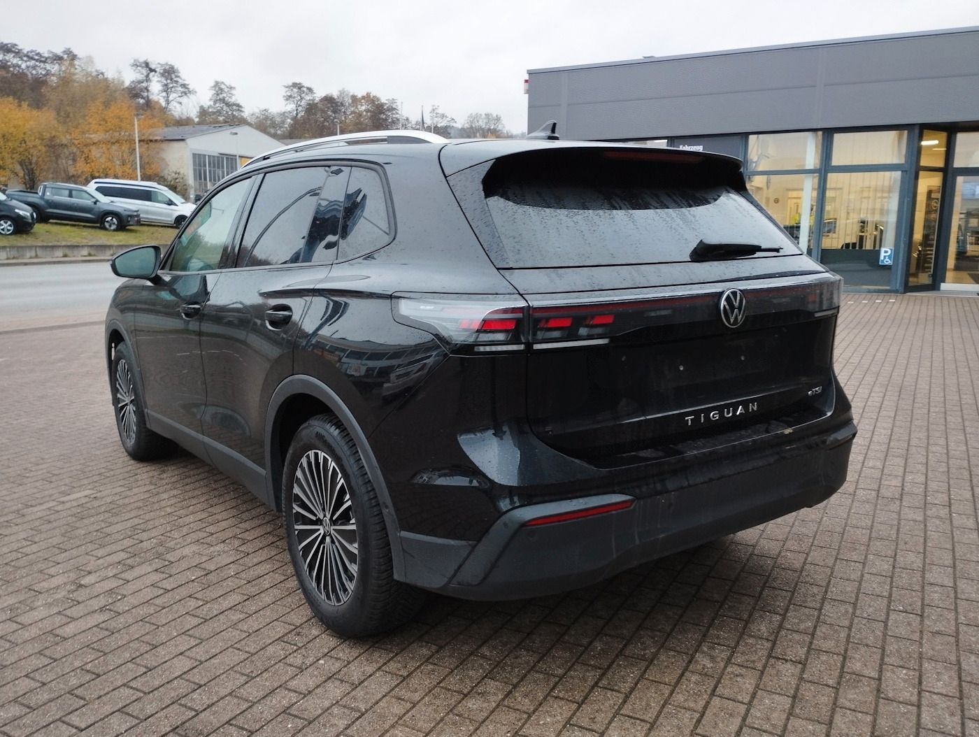 Fahrzeugabbildung Volkswagen Tiguan 1.5 eTSI Life NEU52T Matrix AHK Kamera AC