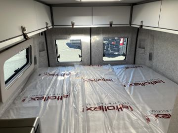 HYMER  ERIBA  HYMERCAR Yellowstone 640 8G Premium Solar ACC Schwenkbad