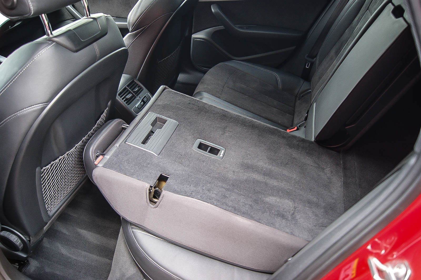 Fahrzeugabbildung Audi A4 Avant 20 TDI S-Line SPORT PANORAMA KAMERA DSP