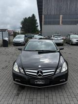 Mercedes-Benz E 350 Coupé E 350 CGI AVANTGARDE/VOLLAUSSTATTUNG - Mercedes-Benz mit Benzin-Antrieb: Ambiente-Beleuchtung, mit Klimaautomatik