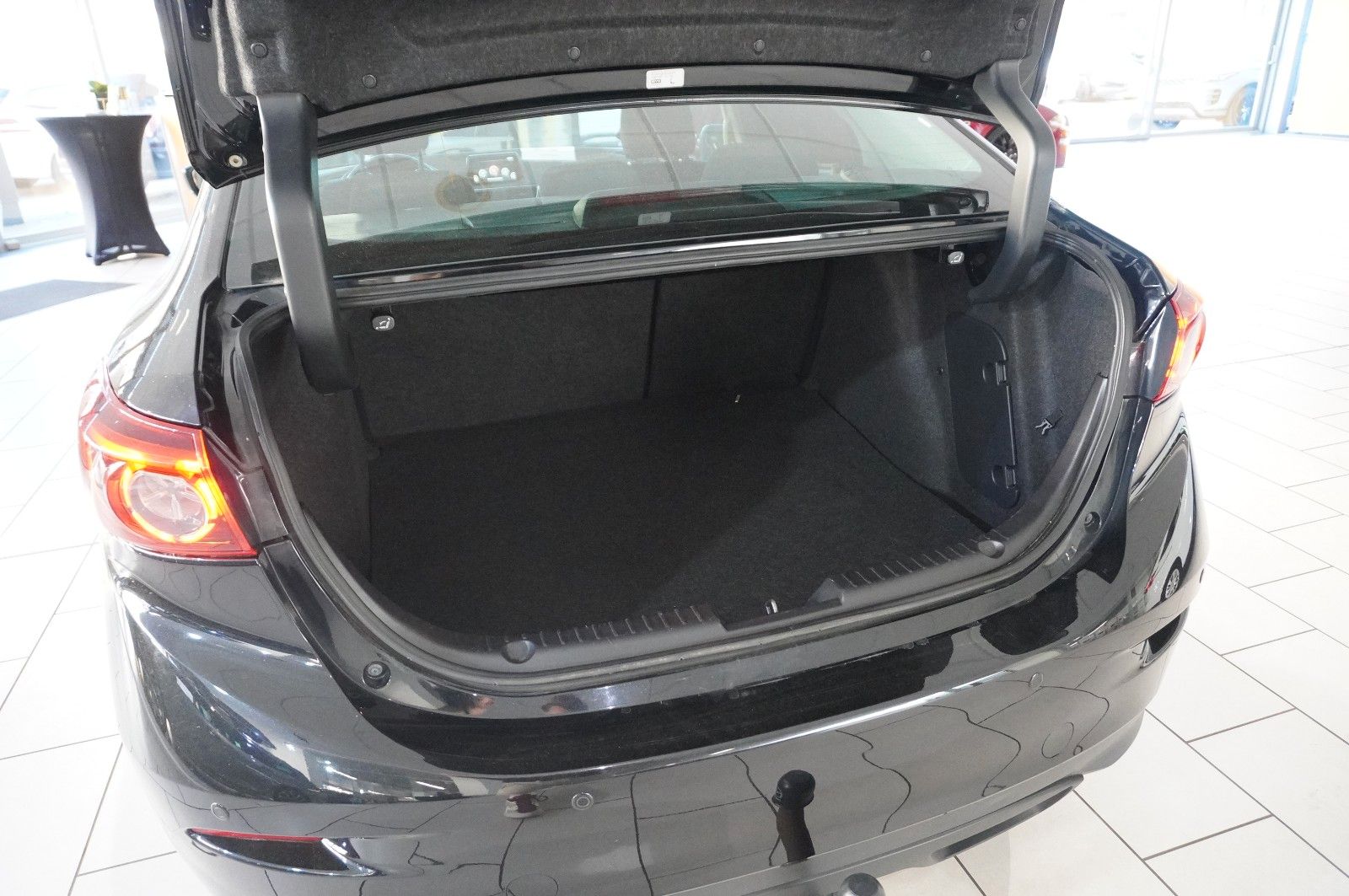 Fahrzeugabbildung Mazda 3 Lim. 2.0 OPTIMUM NAVI/LED/KAMERA/TEMP./HUD/AHK