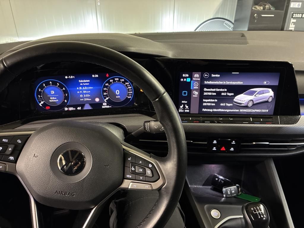 Fahrzeugabbildung Volkswagen Golf VIII TSI Active Standhzg. LEDplus Navi AID