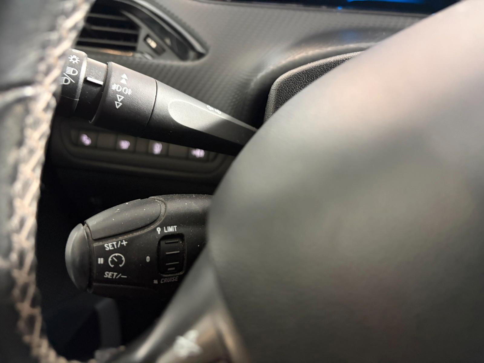 Peugeot 2008 2015 — photo 19