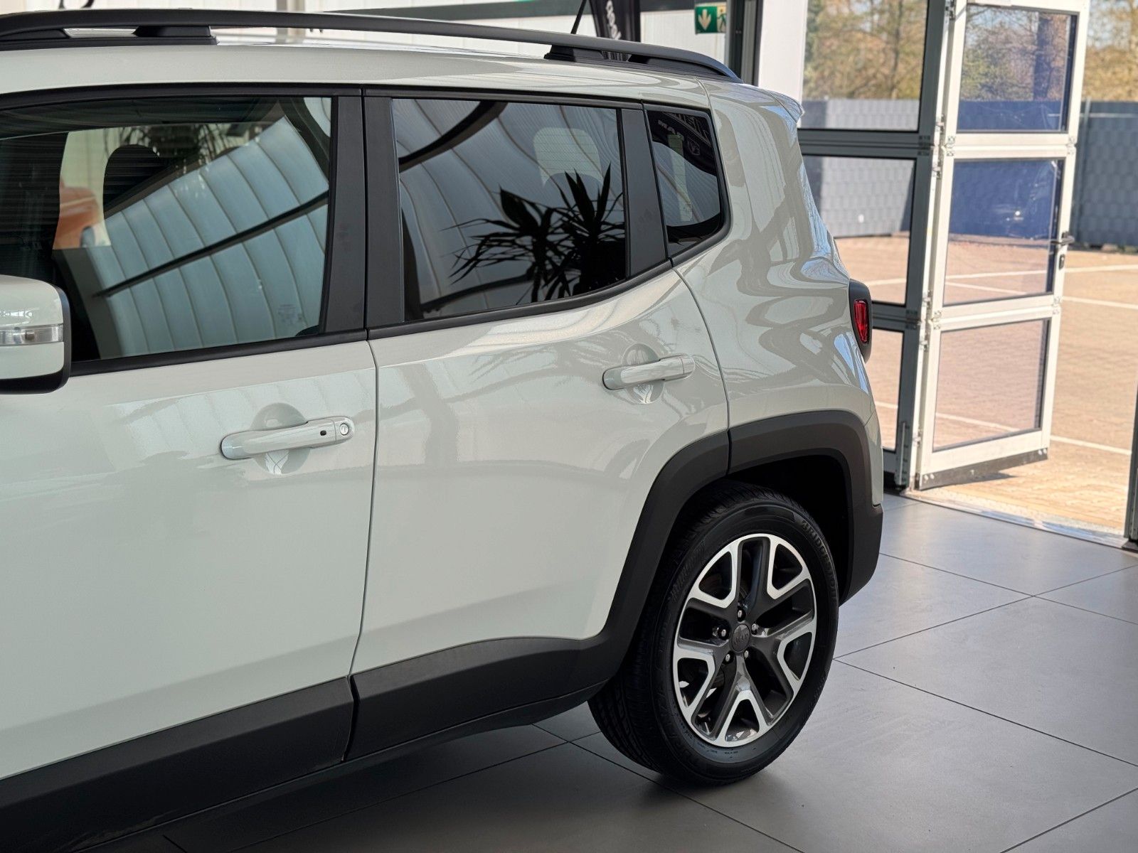 Fahrzeugabbildung Jeep Renegade 1.6 E-torQ Night Eagle FWD "Navigation"