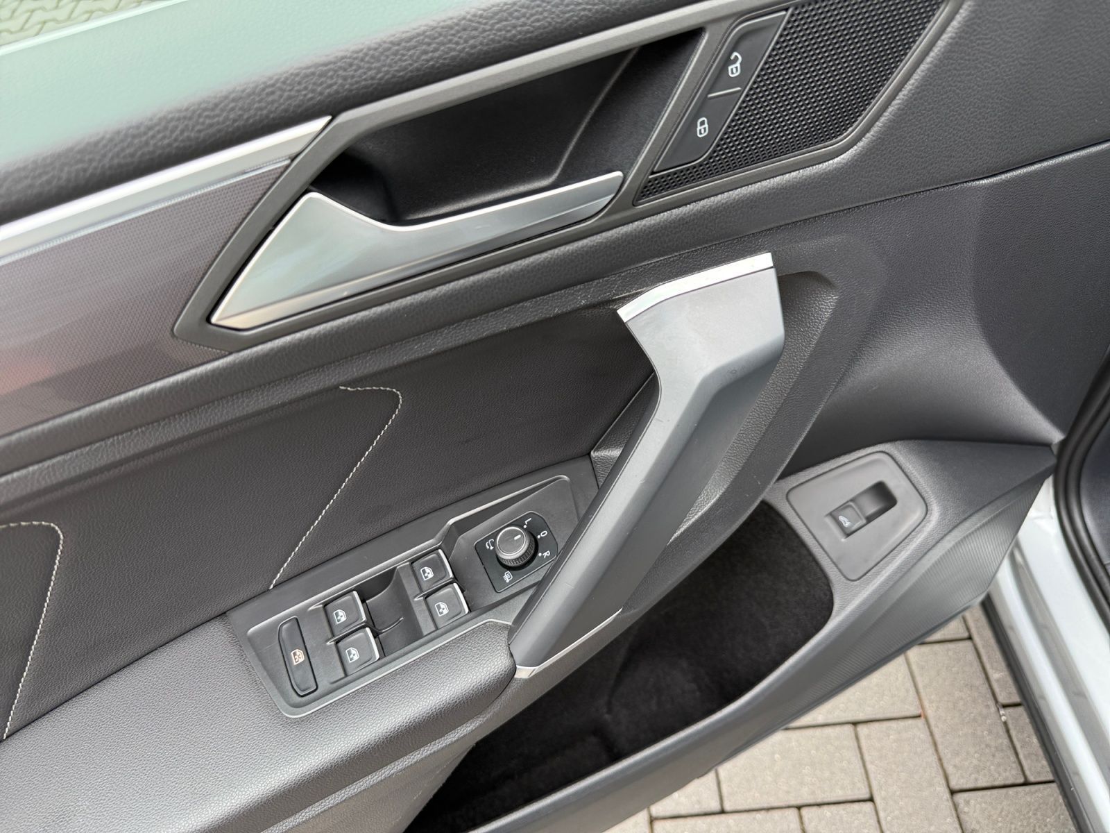 Fahrzeugabbildung Volkswagen Tiguan Allspace 2.0 TDI R-LINE 7 SITZE 20" AHK