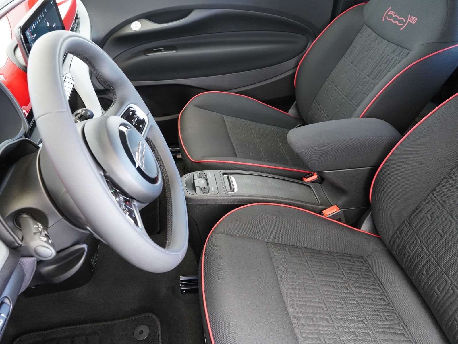 Fahrzeugabbildung Fiat 500e Red 70KW/23,8kWh/DC-LADEN/KAMERA