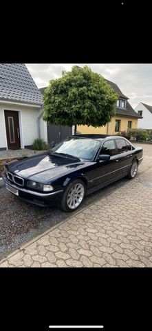 BMW 740i V8 E38