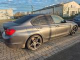 BMW 330d M Sport LEDER NAVI HUD BI-XENON - BMW 330 aus 2013 mit Diesel-Antrieb: Limousine
