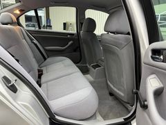 Fahrzeugabbildung BMW 318i Lim. / Automatik Klimaautomatik PDC