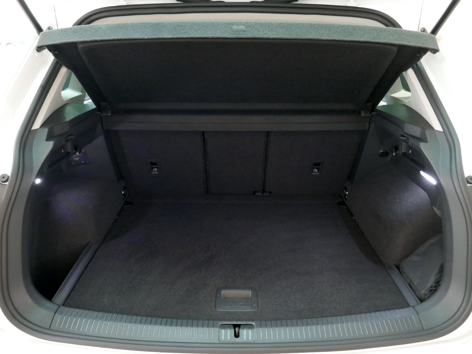 Fahrzeugabbildung Volkswagen Tiguan Move 1.5 TSI DSG | LED RFK ACC Navi