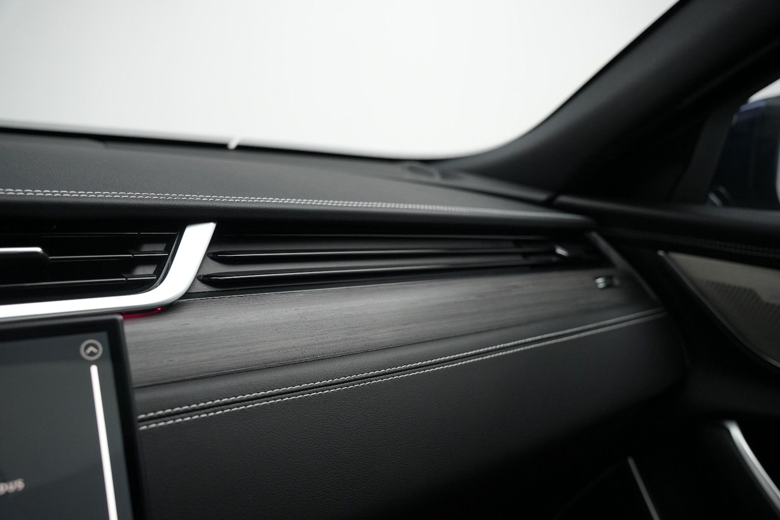 Fahrzeugabbildung Jaguar XF Sportbrake R-Dynamic SE AWD/PANO/KAM/MERIDIAN