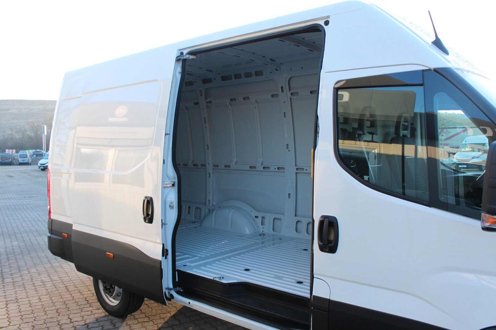 Fahrzeugabbildung Iveco Daily 180PS Autom, Fahrtenschreiber Vorbereitung