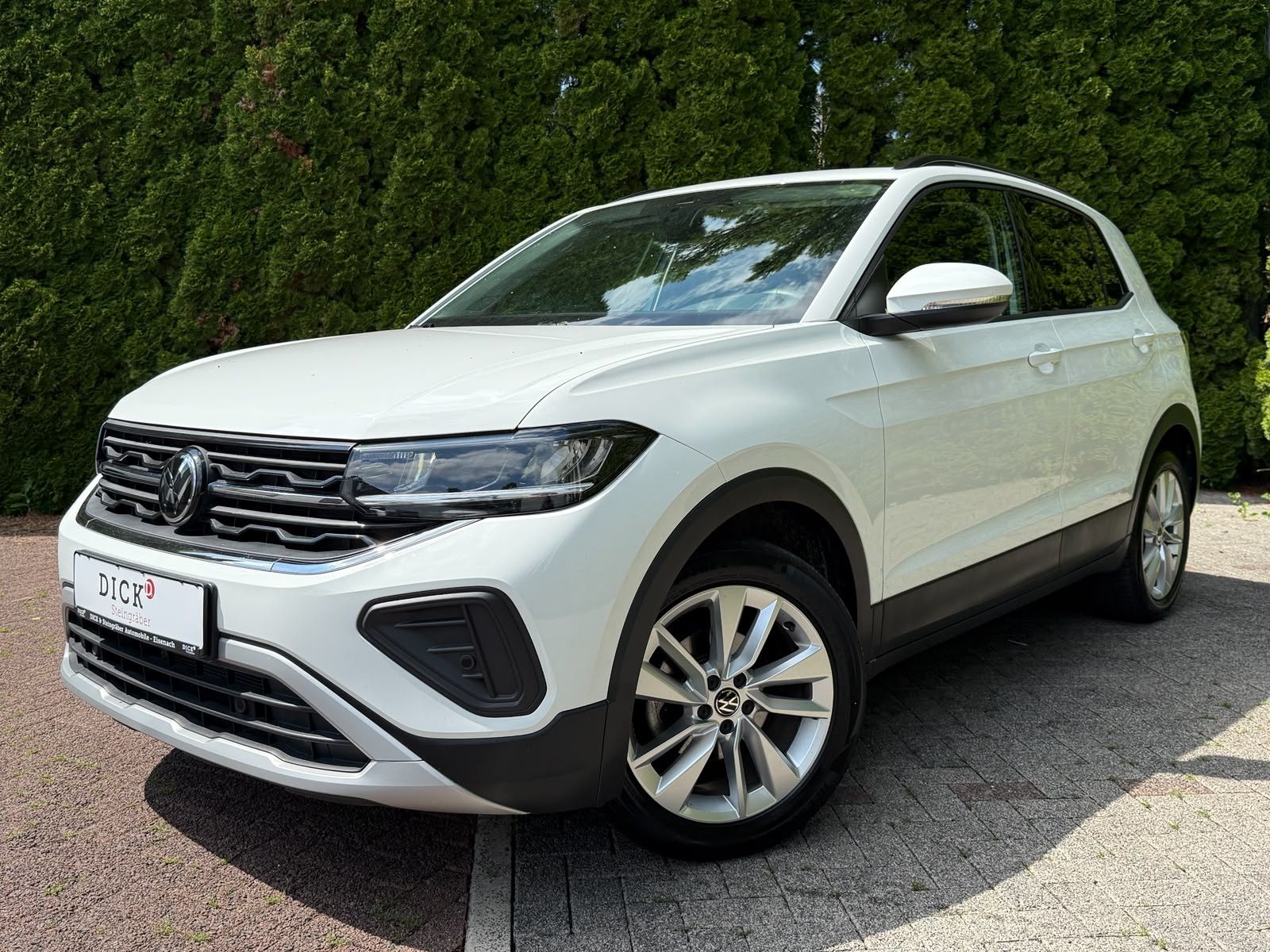 Fahrzeugabbildung Volkswagen T-Cross 1.0 TSI DSG Life LED+KAM+ACC+CARPL+SHZ+