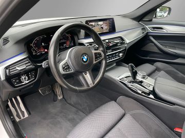 BMW 520d Touring xDrive M Sport*LED*AHK*Automatik