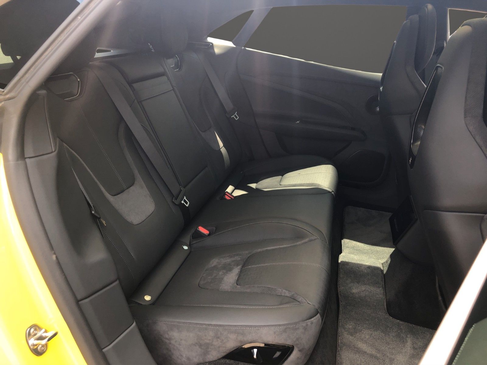Fahrzeugabbildung Lotus Emeya S Carbon Dynamic Pack 22 Zoll