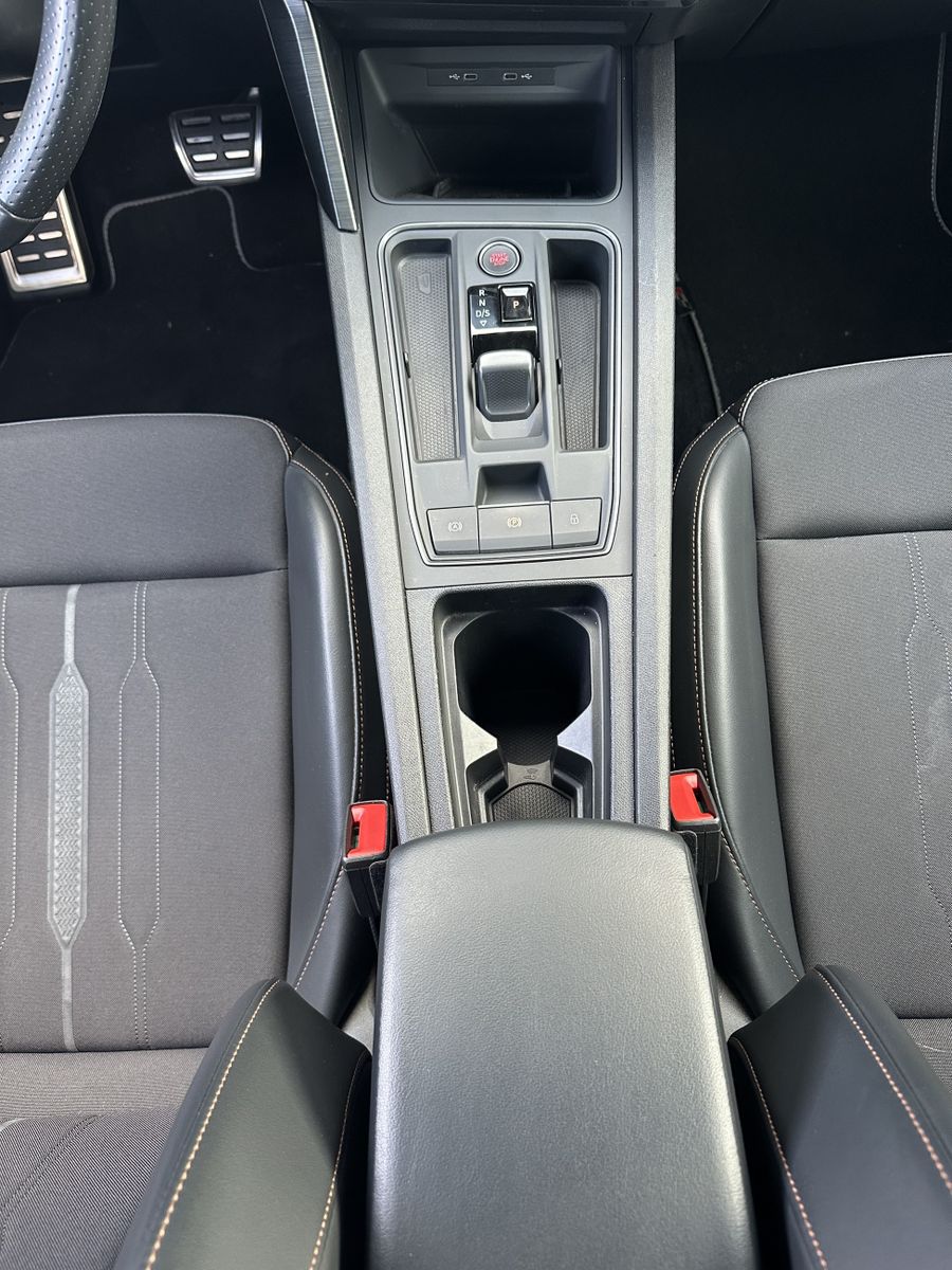 Fahrzeugabbildung CUPRA Leon Sportstourer 1.4 e-Hybrid NAV+LED+VCOCK+DAB