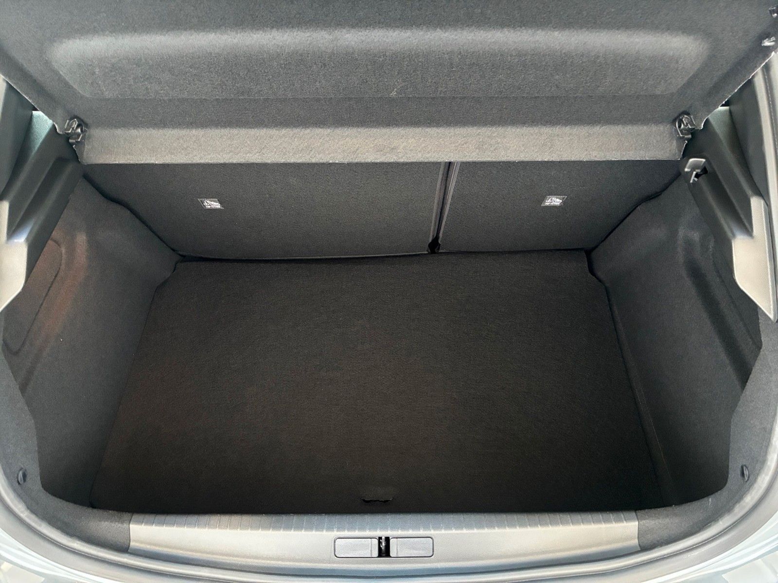 Fahrzeugabbildung Opel Corsa F Edition 100PS SHZ/PDC!