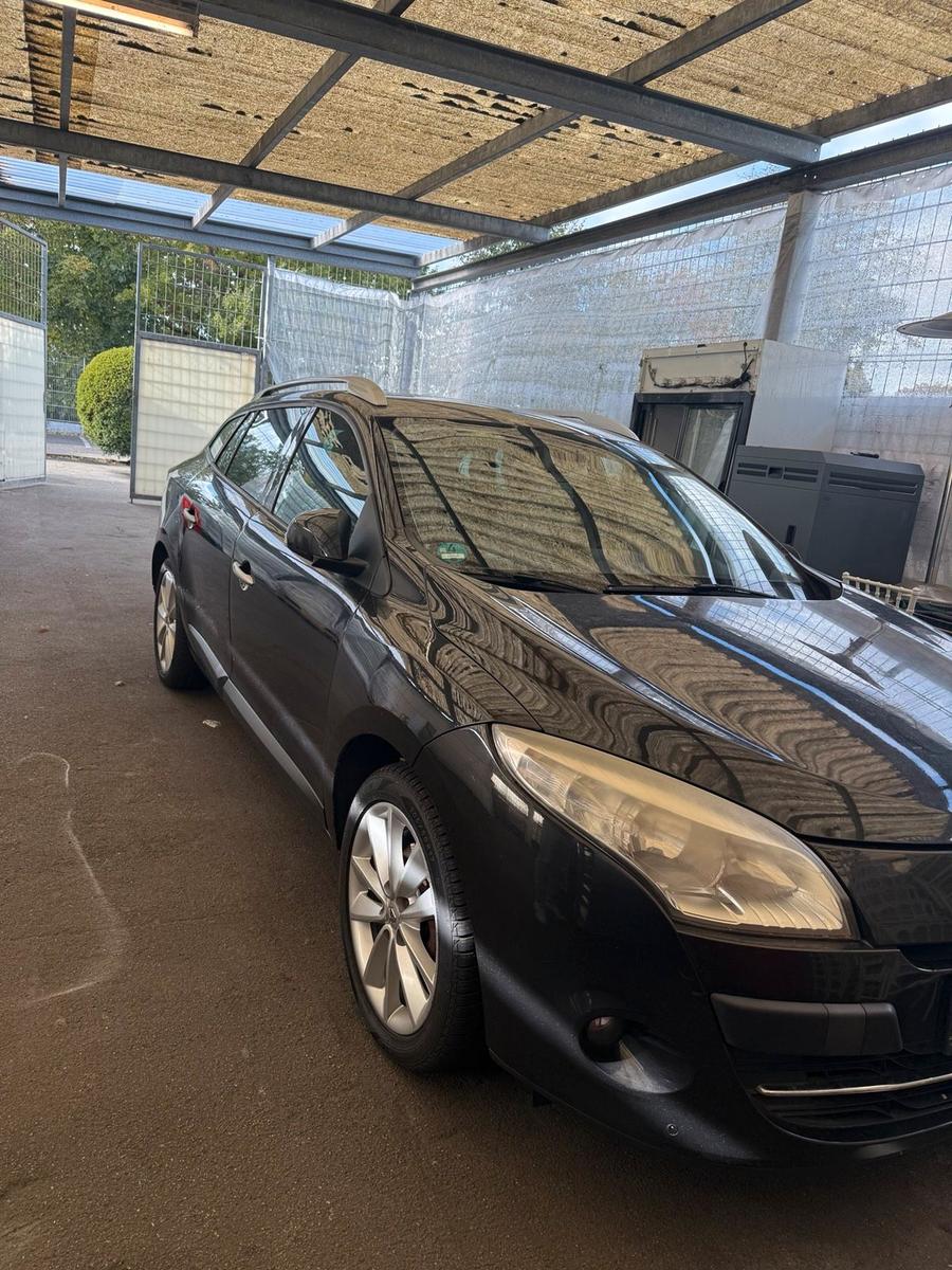 Renault Megane 2010 — rear view