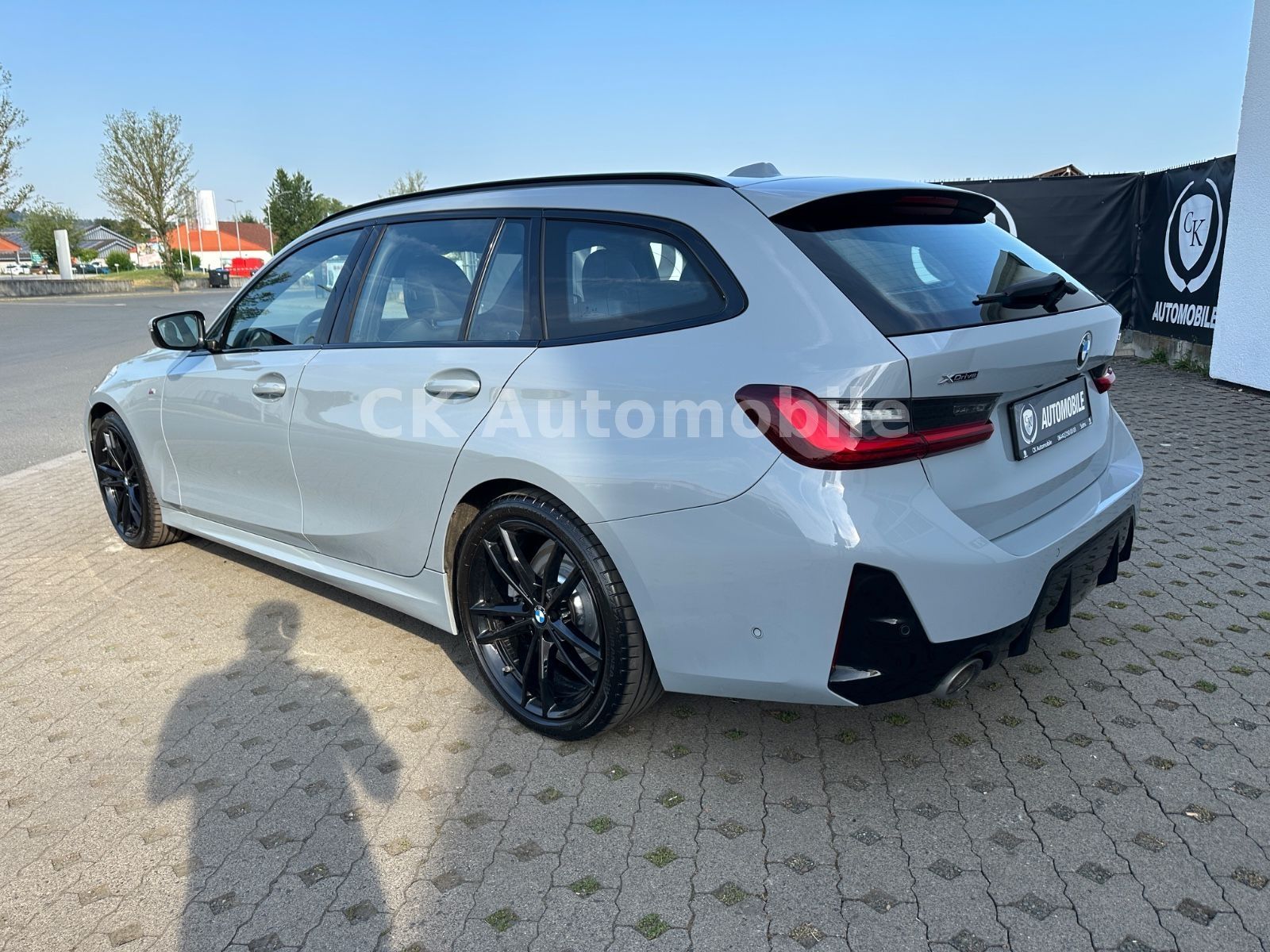 Fahrzeugabbildung BMW 330d xDrive Touring M-Sport/Navi/Head-Up/LED/Kam