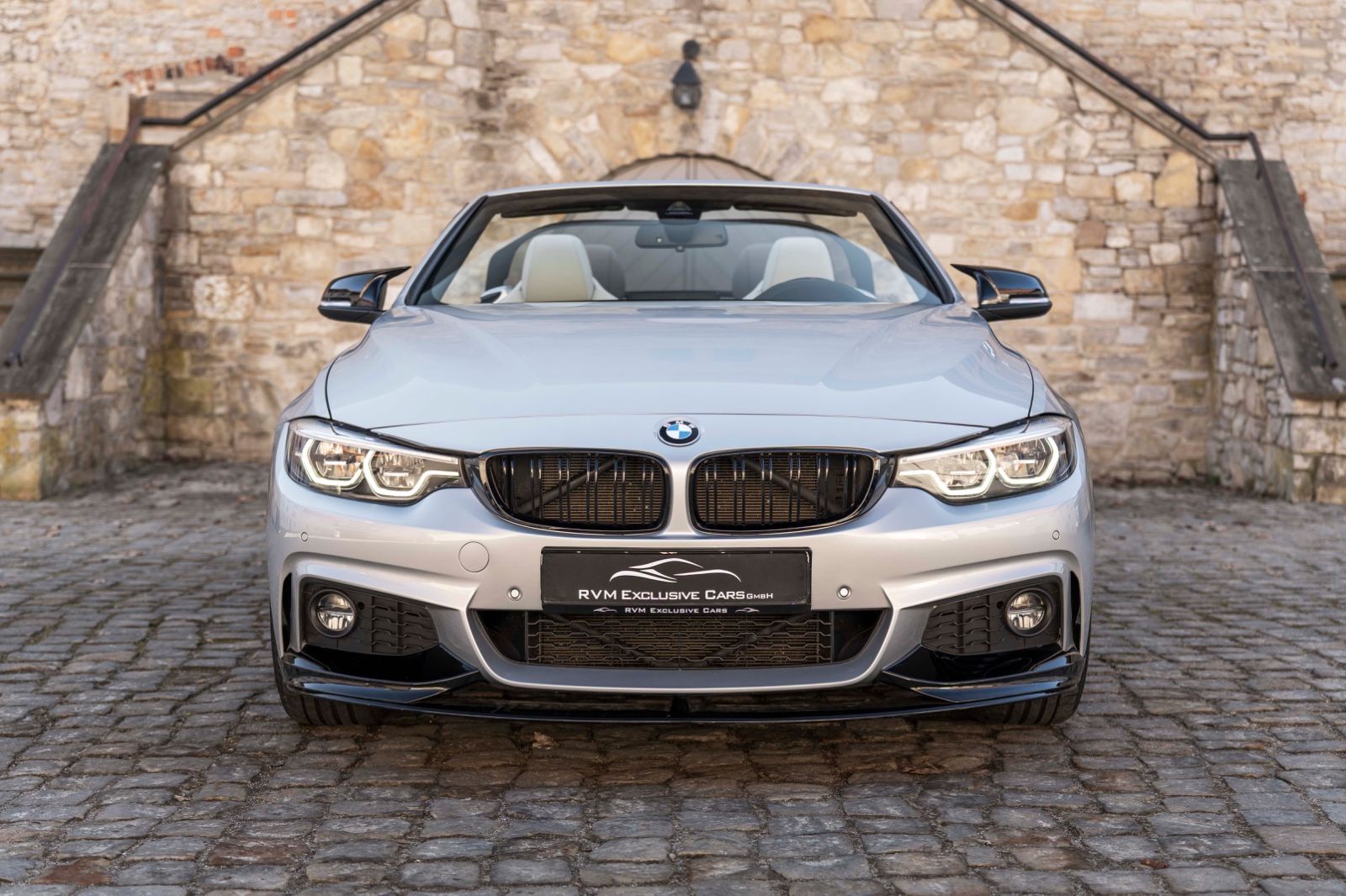 Fahrzeugabbildung BMW 430I Cabrio M-PERFORMANCE HUD H&K KAM CARPLAY