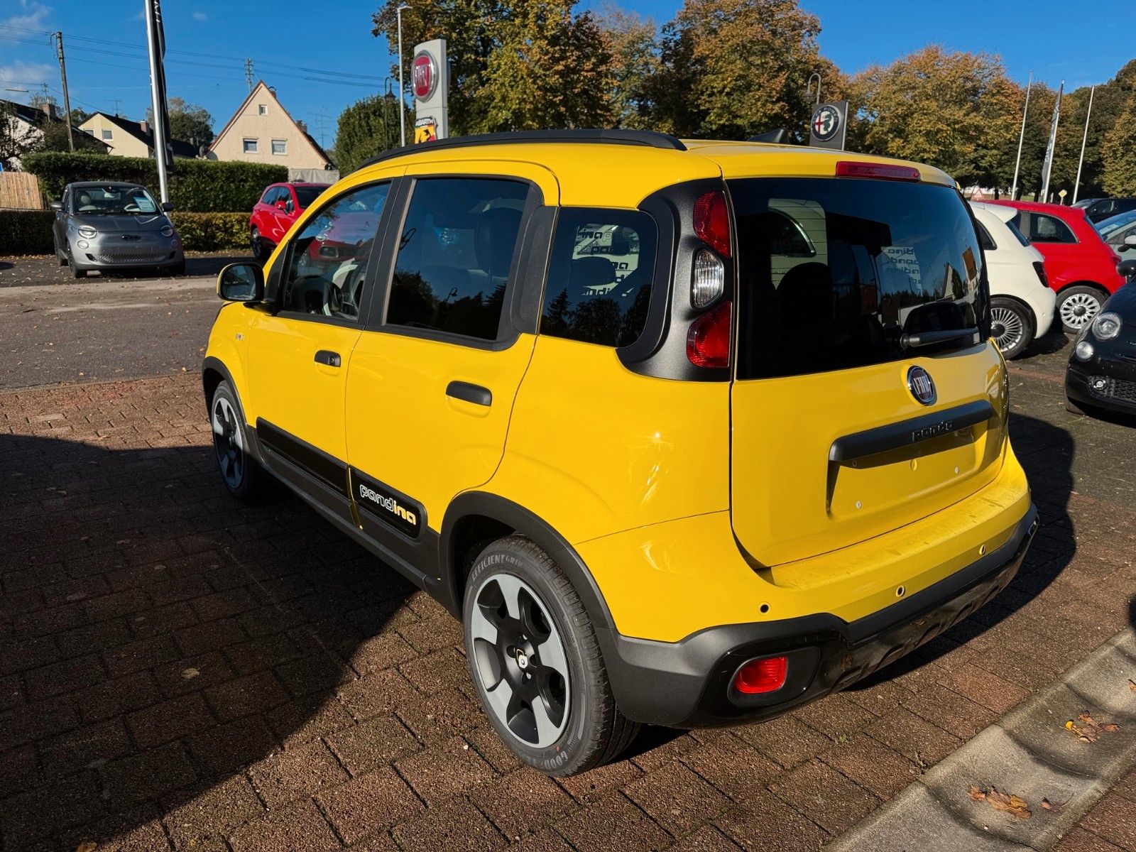 Fahrzeugabbildung Fiat PANDA PANDINA CROSS HYBRID 1.0 GSE PDC CARPLAY