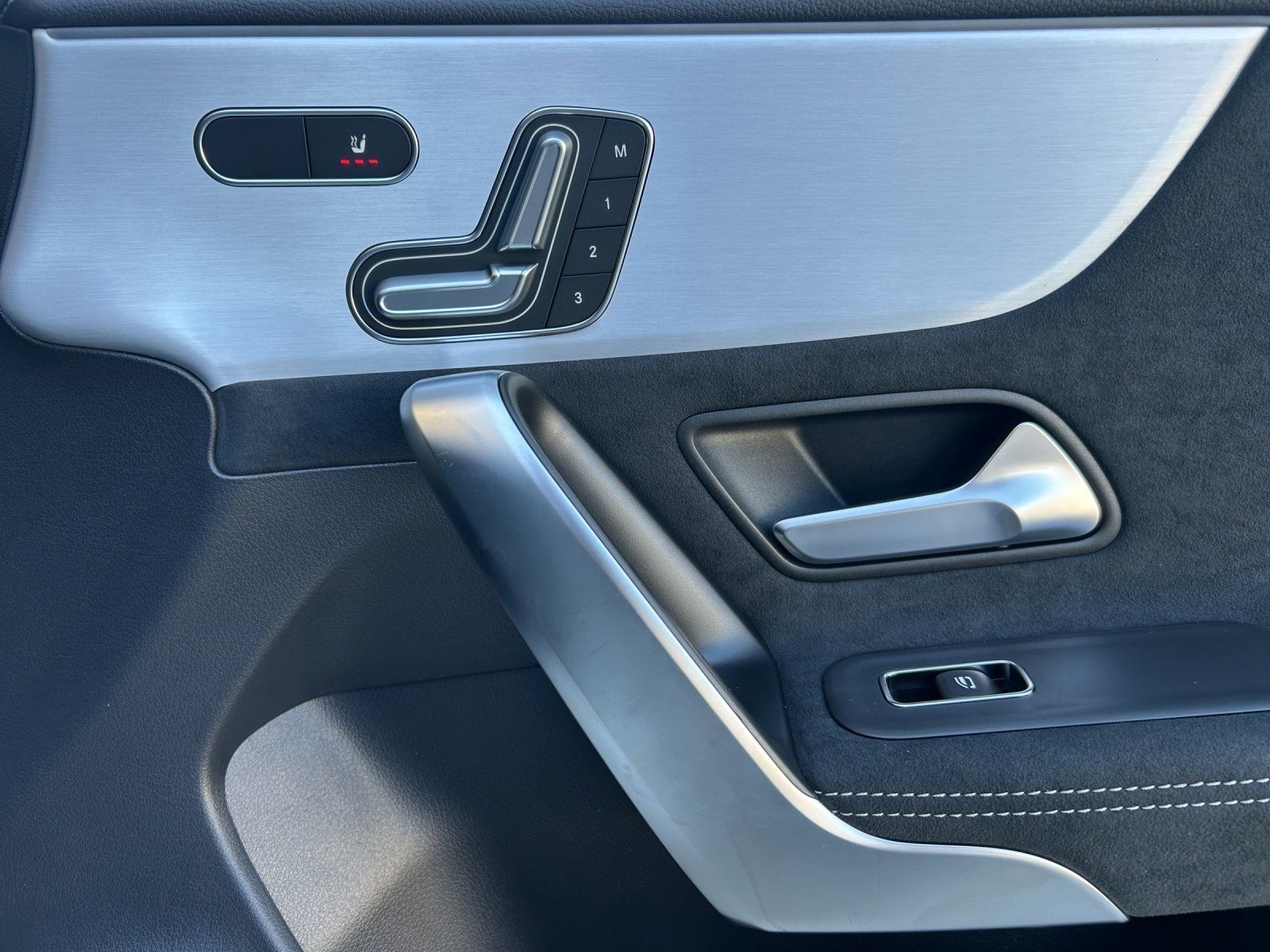 Fahrzeugabbildung Mercedes-Benz CLA 220 d SB AMG Standhzg PANO Distronic 360°