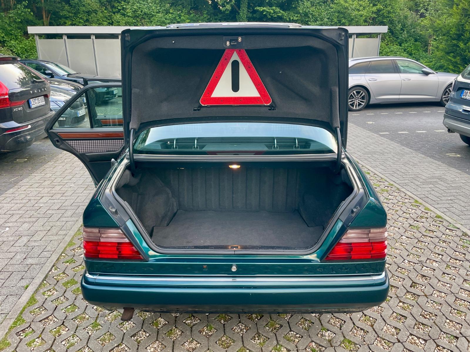 Mercedes-Benz E 200 aufwändig teilrestauriert - Herbstrabatt