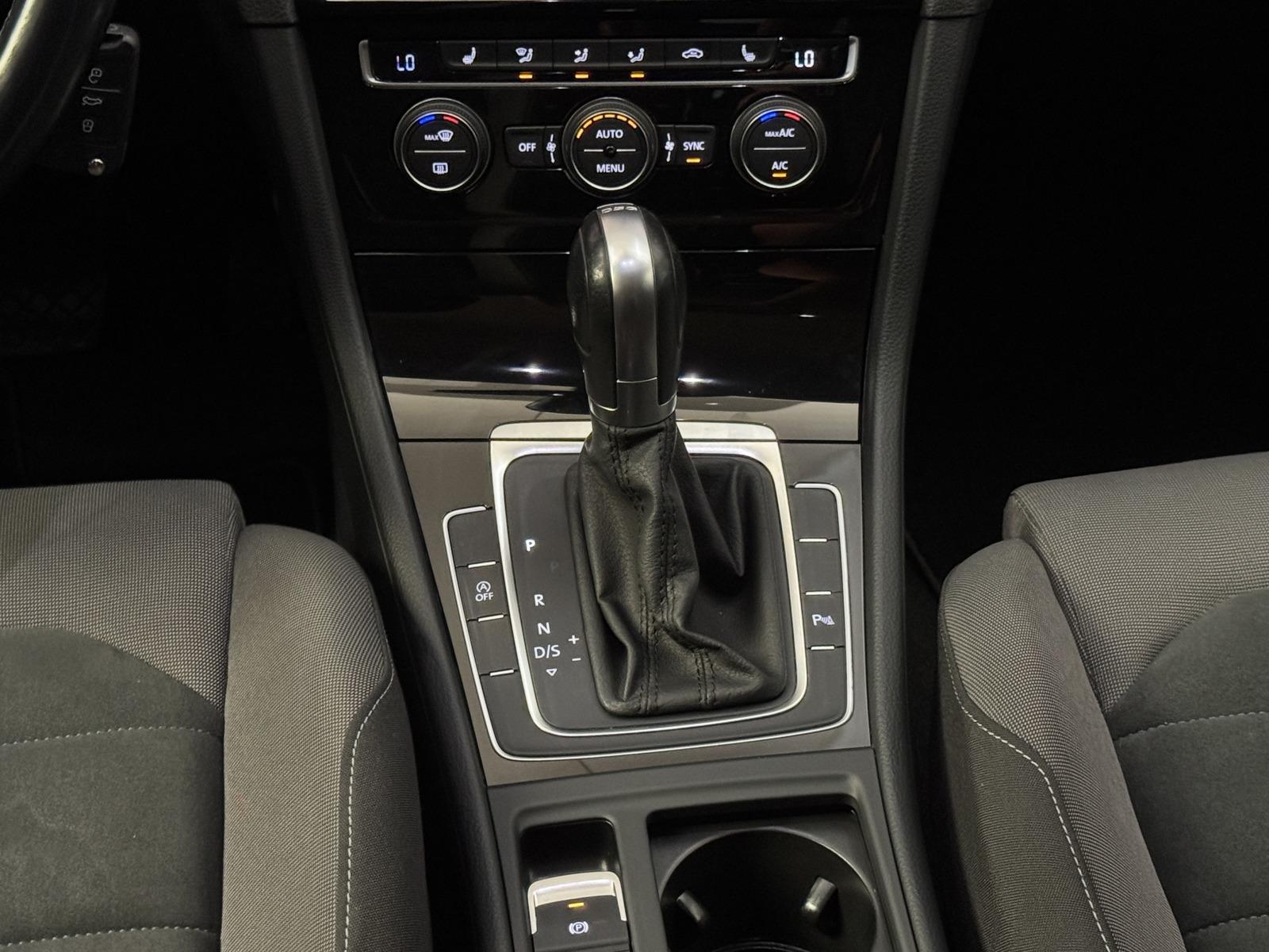 Volkswagen Golf Limo 2.0 TDI DSG R-Line Dig.Cockpit*Navi*