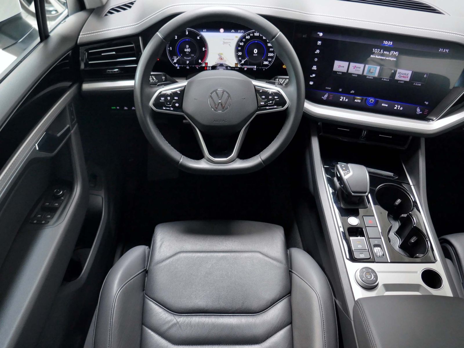 Fahrzeugabbildung Volkswagen Touareg 3.0 TDI V6 4MOTION | LED RFK ACC Navi