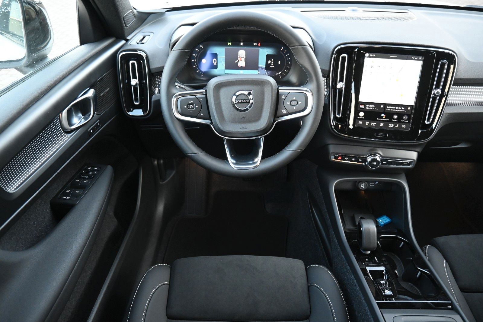 Fahrzeugabbildung Volvo XC40 B4 DKG Plus Black Edition*STDHZG*360*ACC