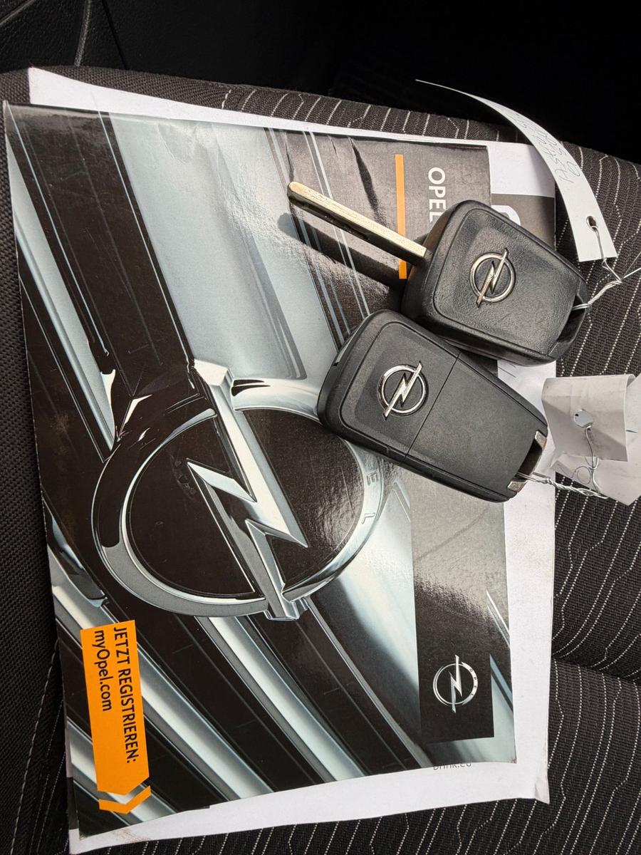 Opel Astra 2015 — photo 14