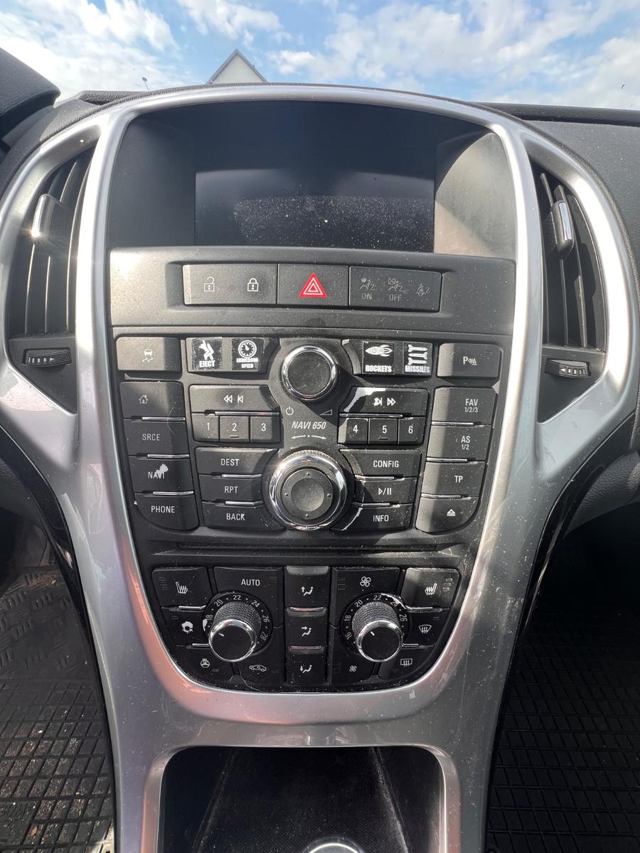 Opel Astra 2012 — photo 11