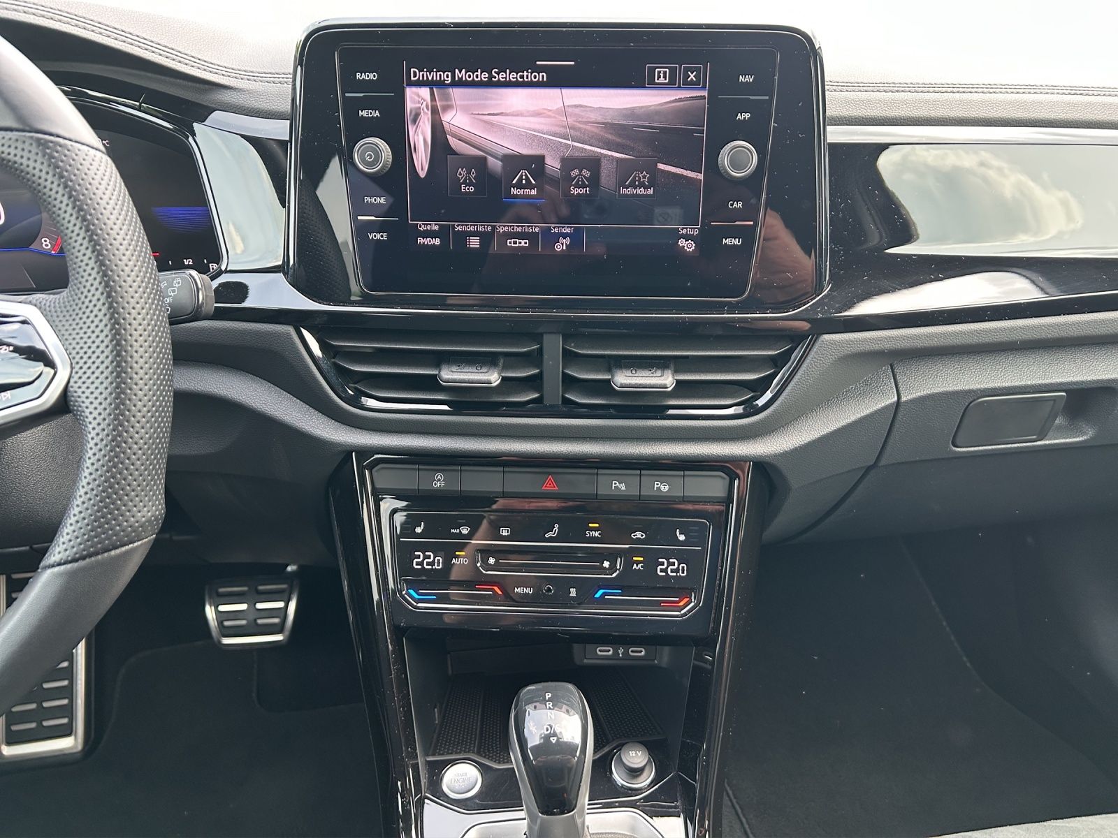 Fahrzeugabbildung Volkswagen T-Roc 2.0 TSI R-Line 4M MATRIX Standh.