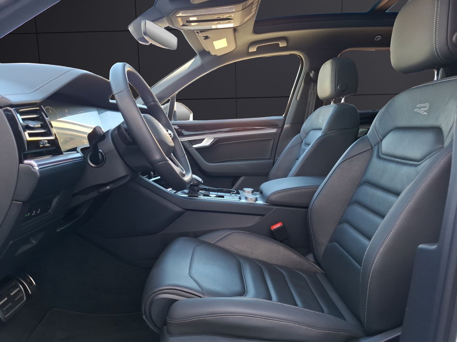 Fahrzeugabbildung Volkswagen Touareg TDI R-Line 4M Matrix AHK Pano Leder Luft