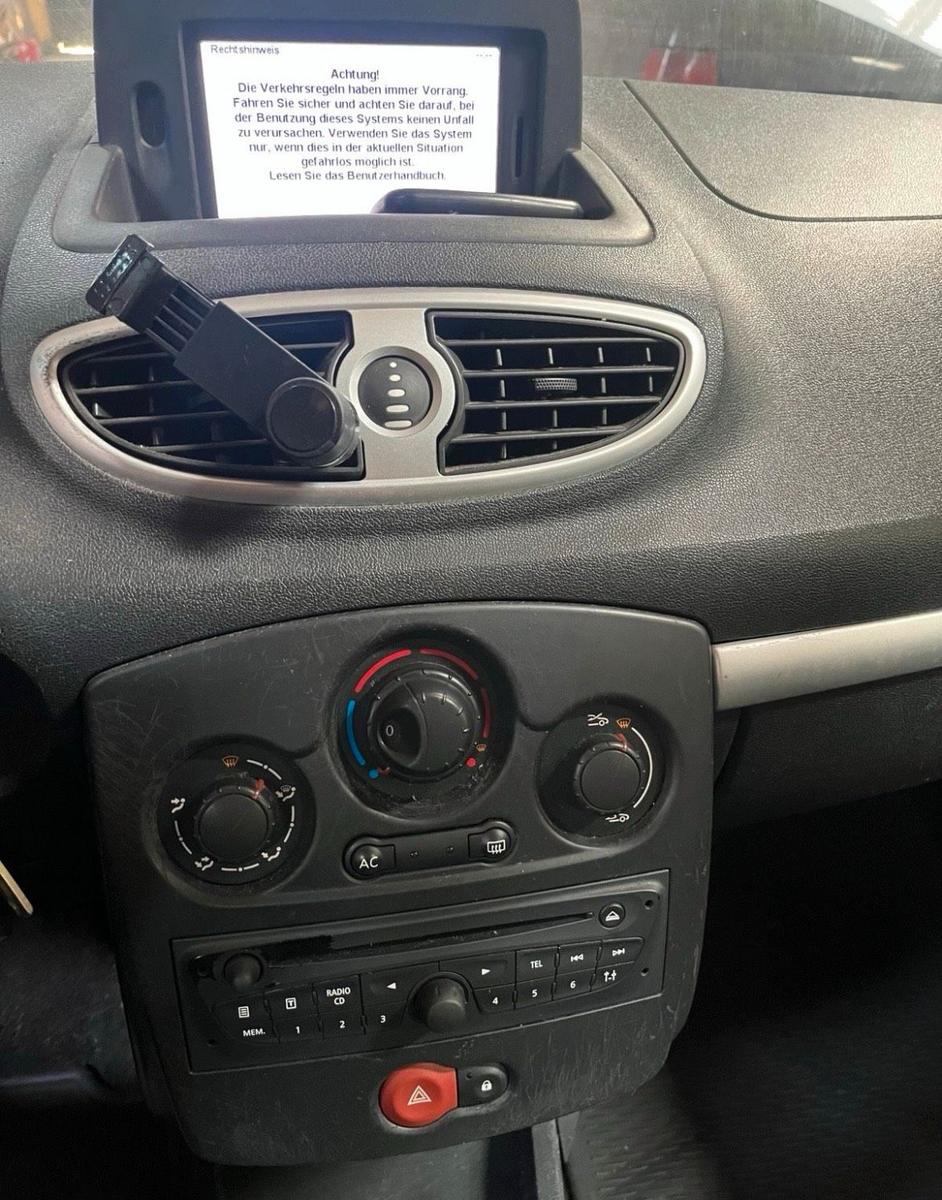 Renault Clio 2012 — engine 75 HP (55kW)