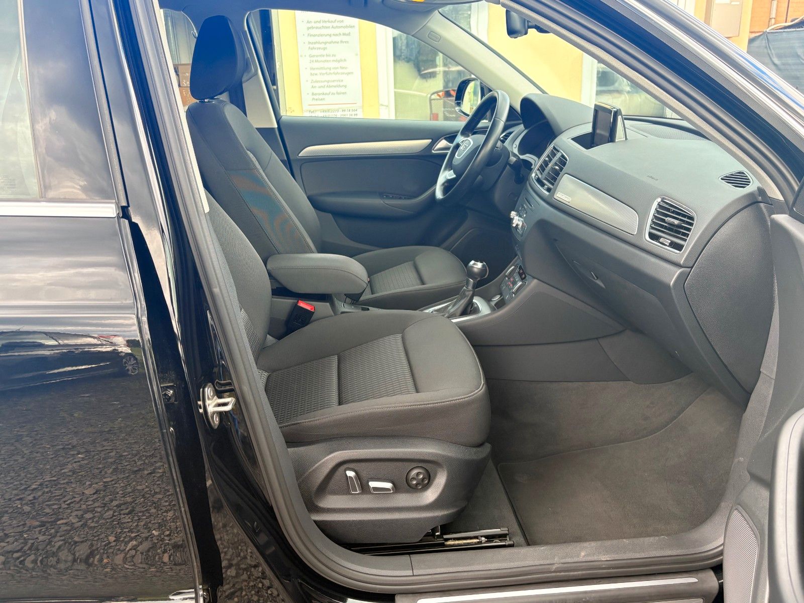 Fahrzeugabbildung Audi Q3 design quattro 2.0 TDI S-tronic Navi LED SHZ