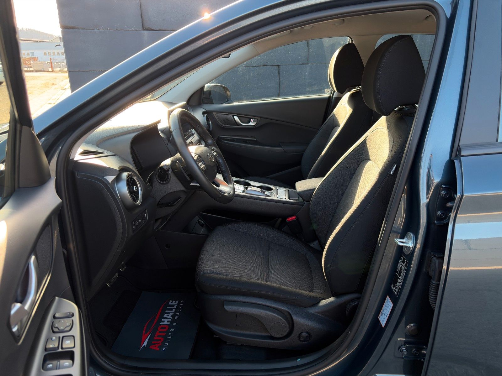 Fahrzeugabbildung Hyundai KONA E Select ACC LHZ SHZ LKAS PDC KAM CarPlay