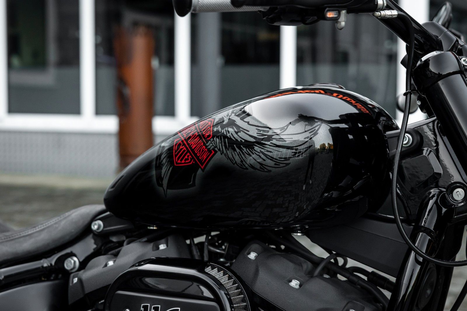 Fahrzeugabbildung Harley-Davidson FXBBS STREET BOB Softail 114 CUI - JEKILL&HYDE